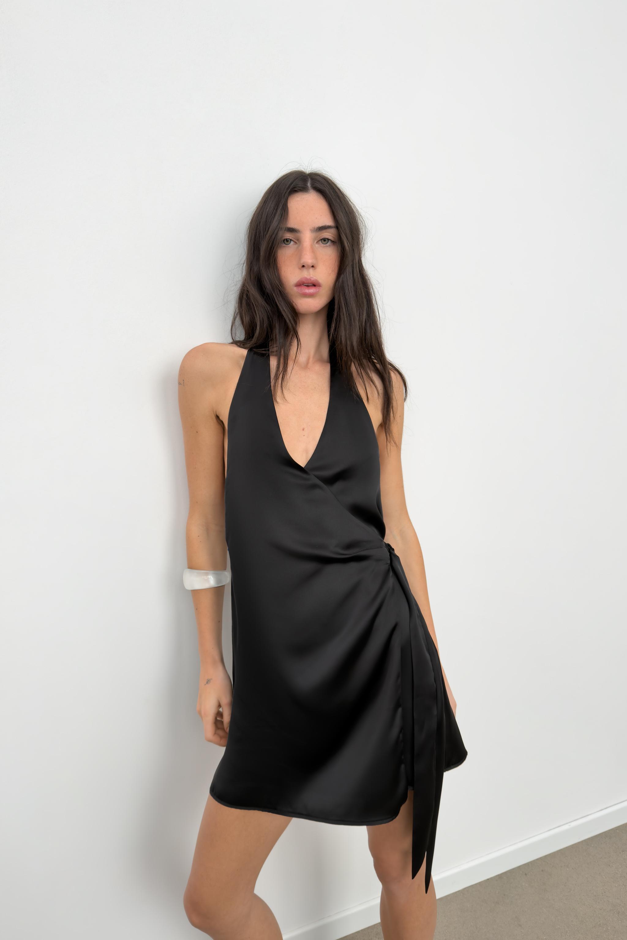 ROBE SATINÉE HALTER À POIS